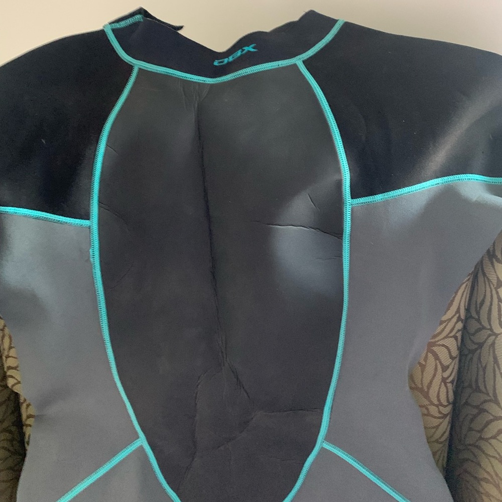DBX wetsuit/in great shape, no tears or signs of wear.